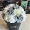 684142953_2378753525943053_3176190160124620048_n Pot avec roses artificielles.