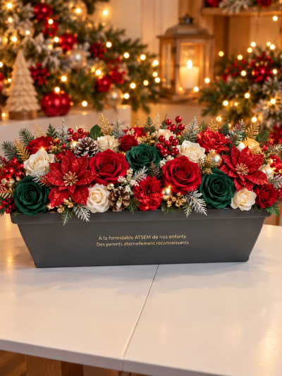 Jardinière avec son mélange de roses et fleurs.